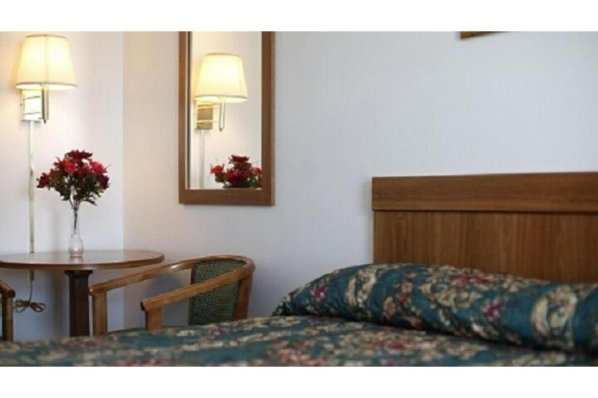 Oyo Travelier Motel Macon Екстериор снимка